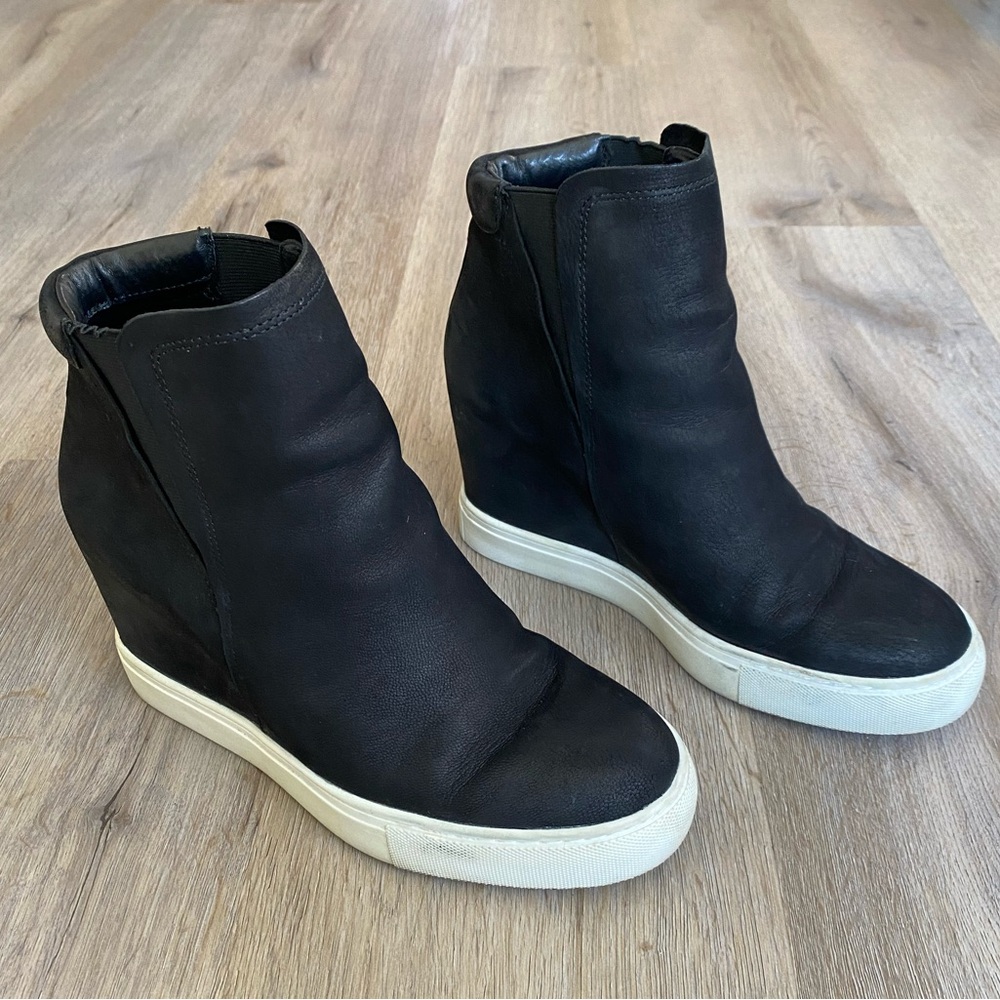 Kenneth Cole Kam pull-on wedge booties size 7
